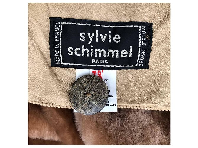 Sylvie Schimmel kamelfarbener kurzer Wintermantel aus Lammfell - Ansicht 4