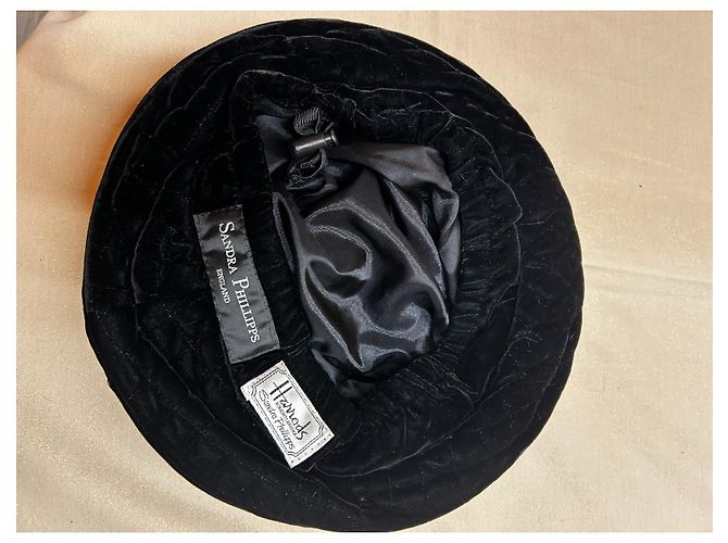 Autre Marque Cappello in velluto nero Sandra Philipps England - vista 4