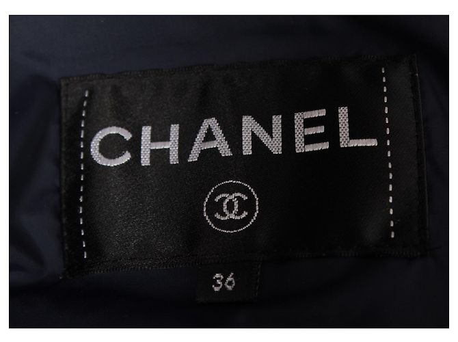 Timeless Giacca corta Chanel in nylon blu navy - vista 4
