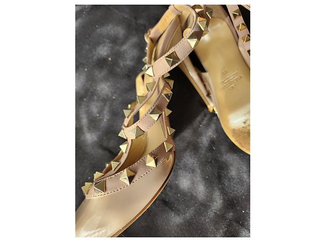 Sandali Valentino Garavani Rockstud in pelle crema Crudo - vista 10