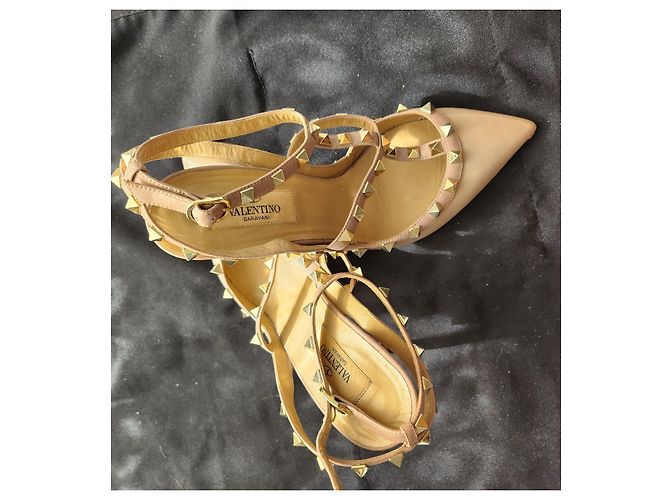 Sandali Valentino Garavani Rockstud in pelle crema Crudo - vista 16