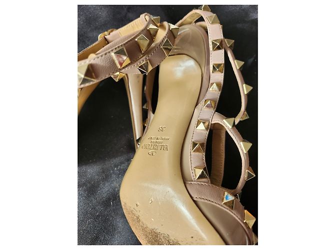 Sandali Valentino Garavani Rockstud in pelle crema Crudo - vista 9