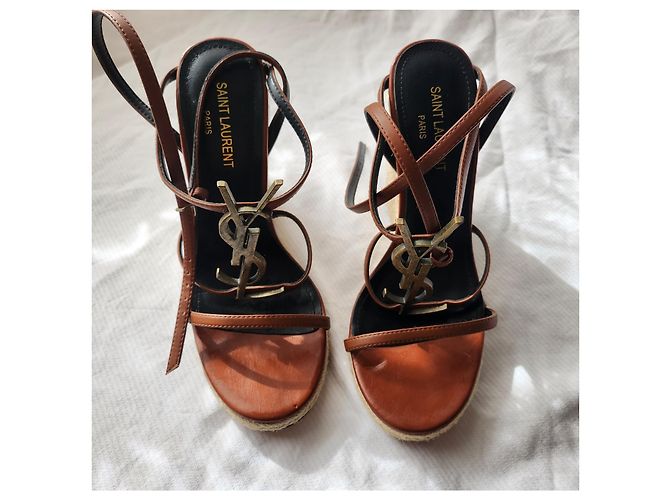 Sandali con zeppa Yves Saint Laurent Cassandre marroni in pelle Marrone scuro - vista 16