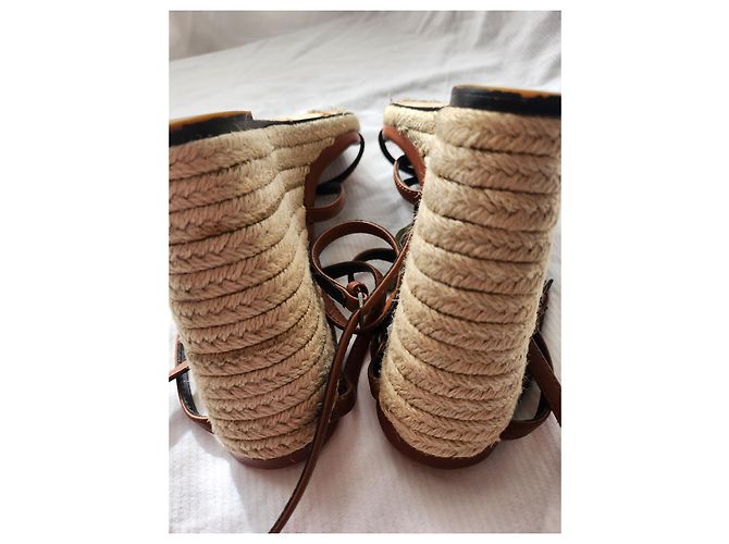 Sandali con zeppa Yves Saint Laurent Cassandre marroni in pelle Marrone scuro - vista 4