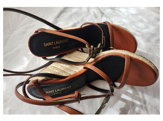 Sandali con zeppa Yves Saint Laurent Cassandre marroni in pelle Marrone scuro - vista 7