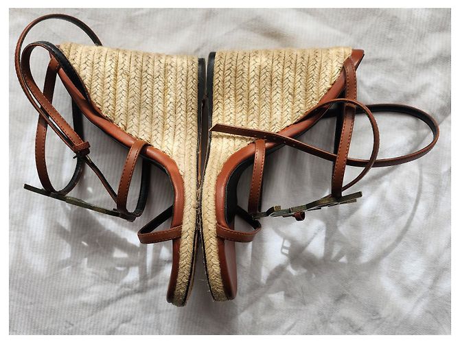 Sandali con zeppa Yves Saint Laurent Cassandre marroni in pelle Marrone scuro - vista 9