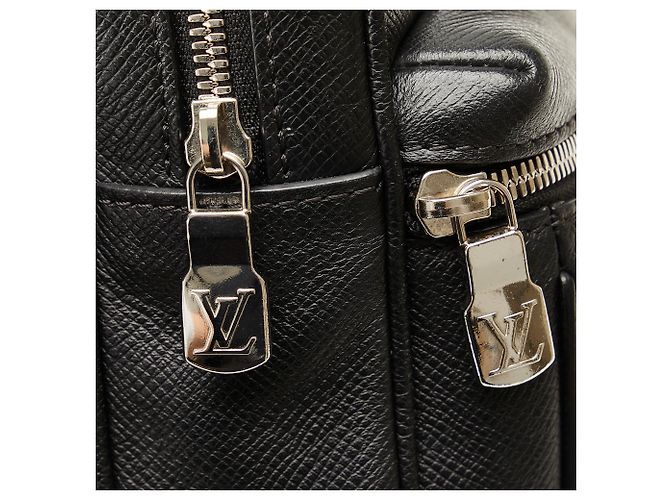 Bumbag Marsupio da esterno Taiga nero di Louis Vuitton - vista 8