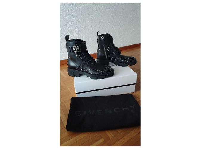 BOTAS GIVENCHY TERRA DE PIEL CON HEBILLA 4sol Negro - vista 2