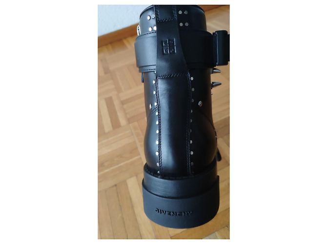 BOTAS GIVENCHY TERRA DE PIEL CON HEBILLA 4sol Negro - vista 7