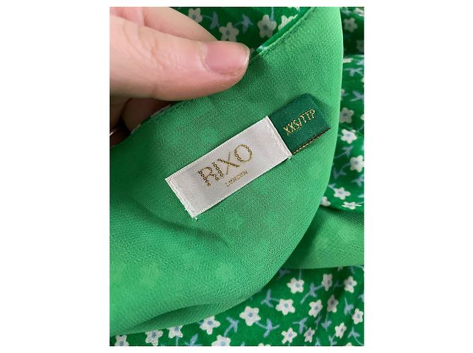Autre Marque Top microfloral retro Rixo Kikki en viscosa verde - vista 3
