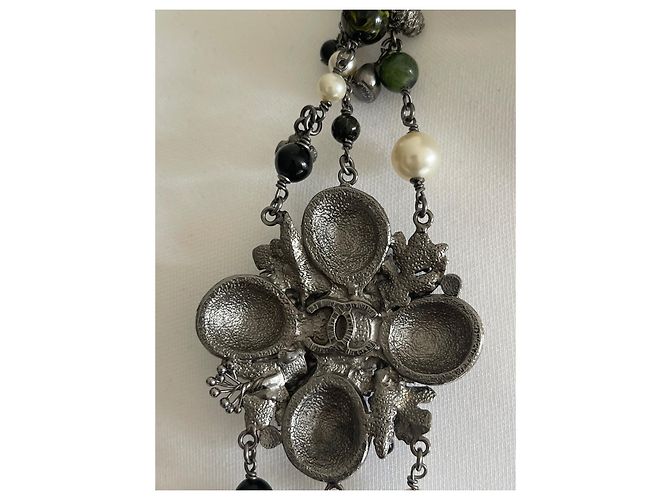 Colar Longo Chanel com Pérolas e Moeda Prata Verde oliva Verde claro - vista 6
