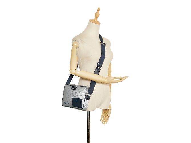 Bolsa Crossbody Louis Vuitton Monogram Satellite Alpha Messenger Cinza - vista 10