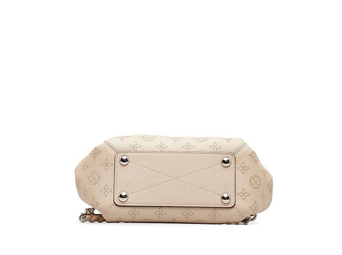 Borsa Louis Vuitton Monogram Mahina Babylone con catena BB beige - vista 4