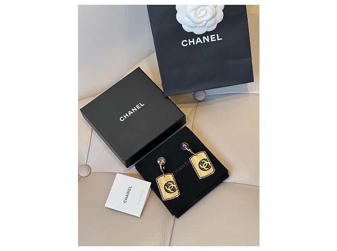 Orecchini Chanel dorati in metallo D'oro - vista 3