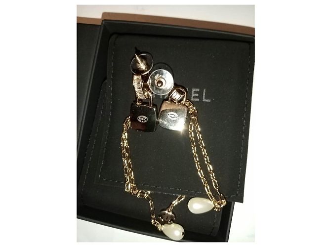 Orecchini Chanel dorati in acciaio con perle D'oro - vista 2