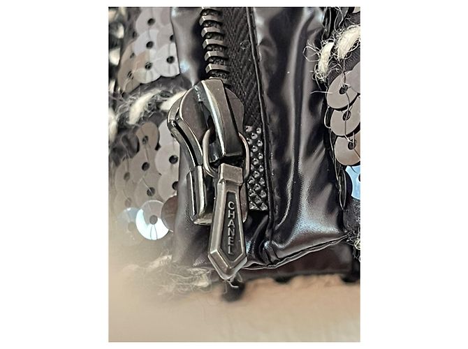 Completo Giacca e Gonna Chanel Nero Lana e Paillettes - vista 6