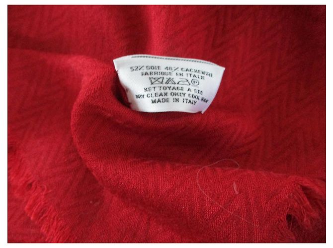 Yves Saint Laurent Stola in seta e cashmere. Rosso - vista 3