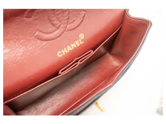 CHANEL NAVY Patta classica foderata 9"Borsa a tracolla con catena Pelle di agnello Blu navy - vista 10