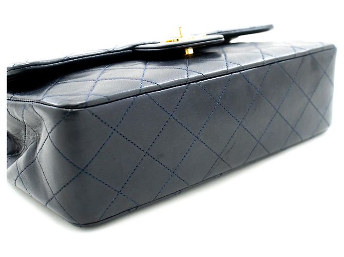 CHANEL NAVY Patta classica foderata 9"Borsa a tracolla con catena Pelle di agnello Blu navy - vista 4