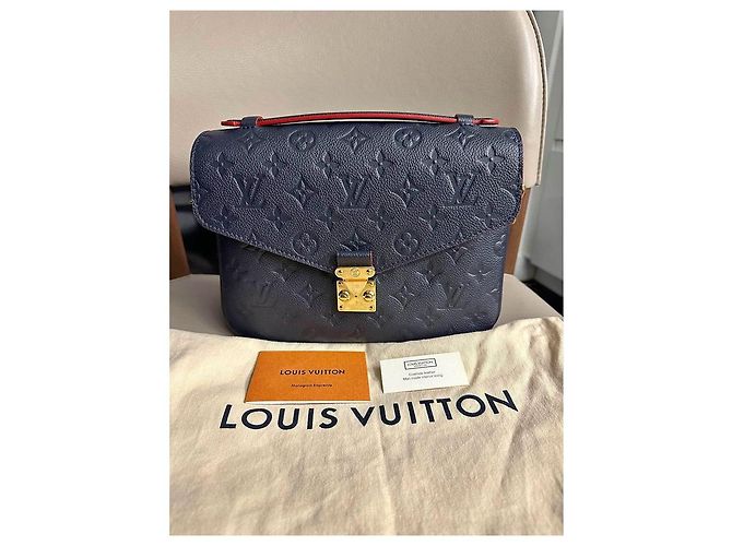 Louis Vuitton Pochette Metis Monogram Empreinte Pelle Porpora - vista 3