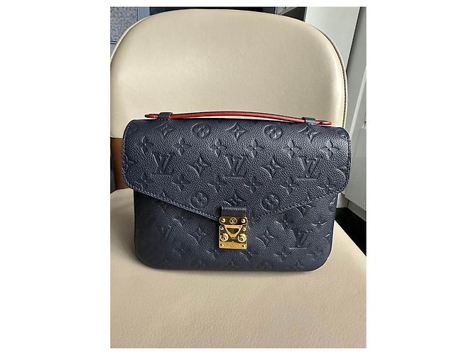 Louis Vuitton Pochette Metis Monogram Empreinte Pelle Porpora - vista 4