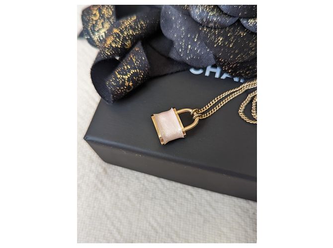 Chanel CC B18P Logo Pink Padlock Emaille Halskette SELTENE Quittung - Ansicht 10