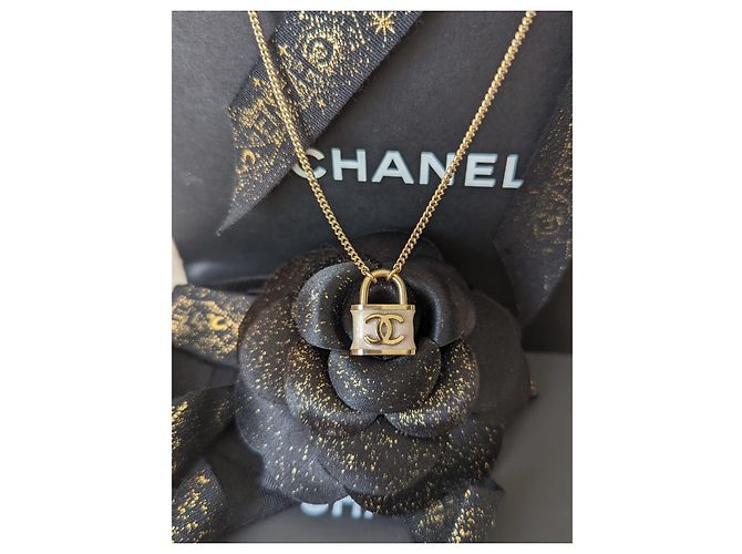 Chanel CC B18P Logo Pink Padlock Emaille Halskette SELTENE Quittung - Ansicht 3