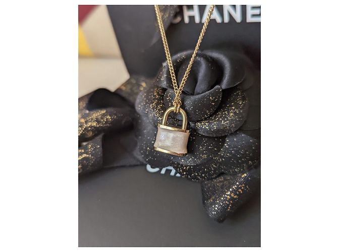 Chanel CC B18P Logo Pink Padlock Emaille Halskette SELTENE Quittung - Ansicht 4
