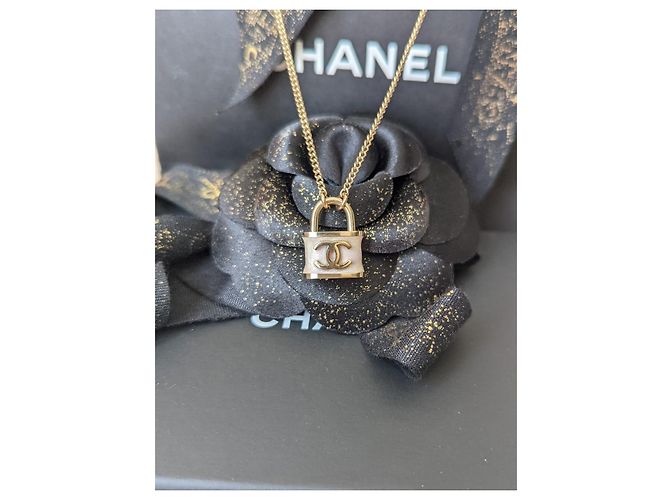 Chanel CC B18P Logo Pink Padlock Emaille Halskette SELTENE Quittung - Ansicht 6