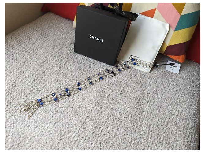 Chanel CC A19Etichetta con collana di perle blu e cristalli con logo C - vista 13