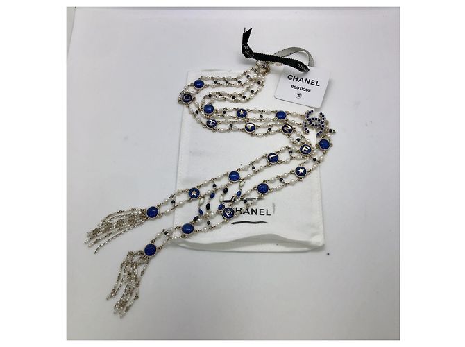Chanel CC A19Etichetta con collana di perle blu e cristalli con logo C - vista 2