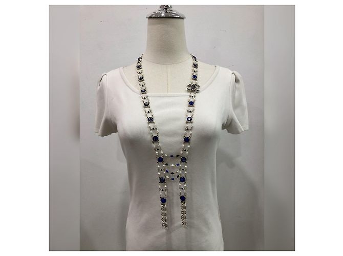 Chanel CC A19Etichetta con collana di perle blu e cristalli con logo C - vista 9