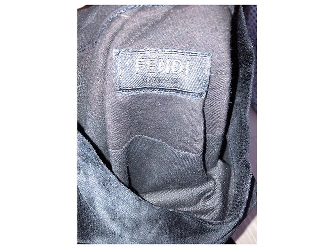 Fendi T-Shirt mit Samteffekt Schwarz mit Monogramm - Ansicht 9