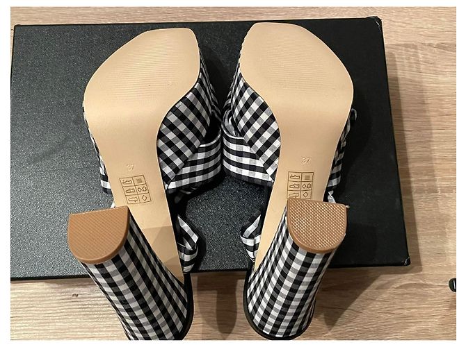 Twin Set Hohe TWINSET-Sandalen mit weiß-schwarzen Vichy-Karos - Ansicht 3