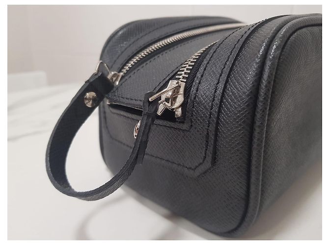 Louis Vuitton Ivan pochette Trousse borsa toilette. Nero - vista 10