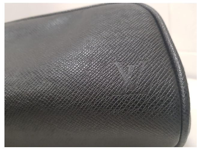 Louis Vuitton Ivan pochette Trousse borsa toilette. Nero - vista 11