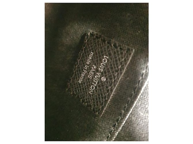 Louis Vuitton Ivan pochette Trousse borsa toilette. Nero - vista 12