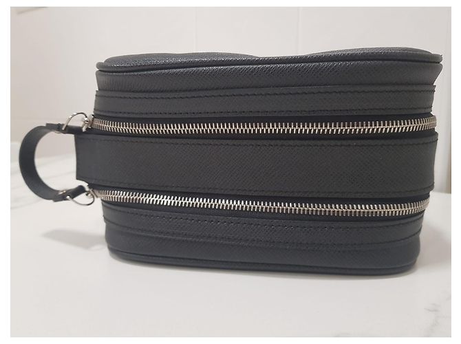 Louis Vuitton Ivan pochette Trousse borsa toilette. Nero - vista 6