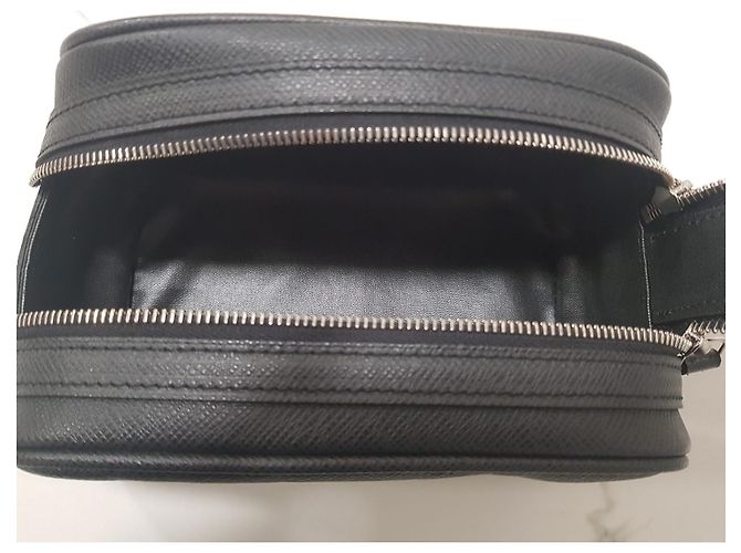 Louis Vuitton Ivan pochette Trousse borsa toilette. Nero - vista 8