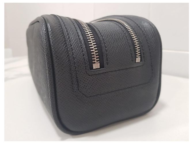 Louis Vuitton Ivan pochette Trousse borsa toilette. Nero - vista 9