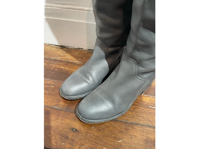 Botas CHANEL T.EU 36 Cuero Gris - vista 6
