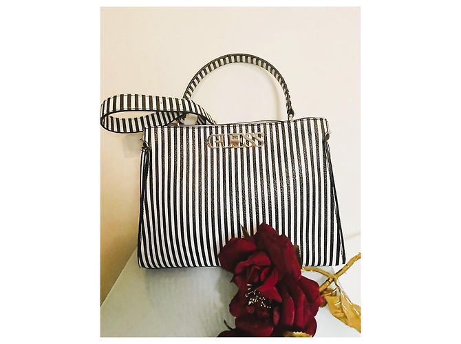 GUESS Uptown Chic Stripe weiße Tasche/Neues Schwarz - Ansicht 9