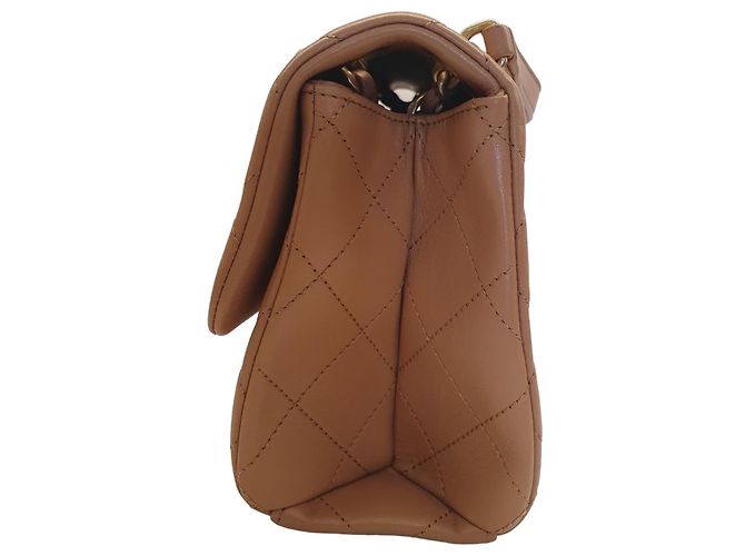 Bolsa Chanel de couro acolchoado cor camelo - vista 2