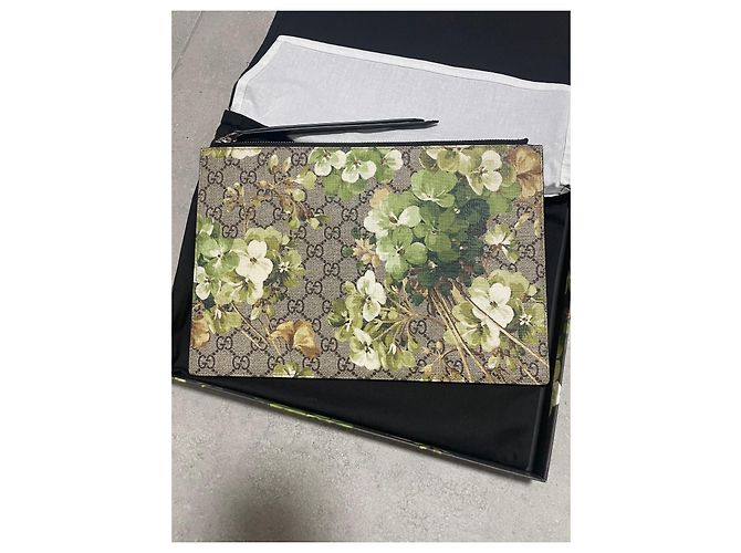 Pochette con zip Gucci GG Supreme Blooms Beige - vista 7