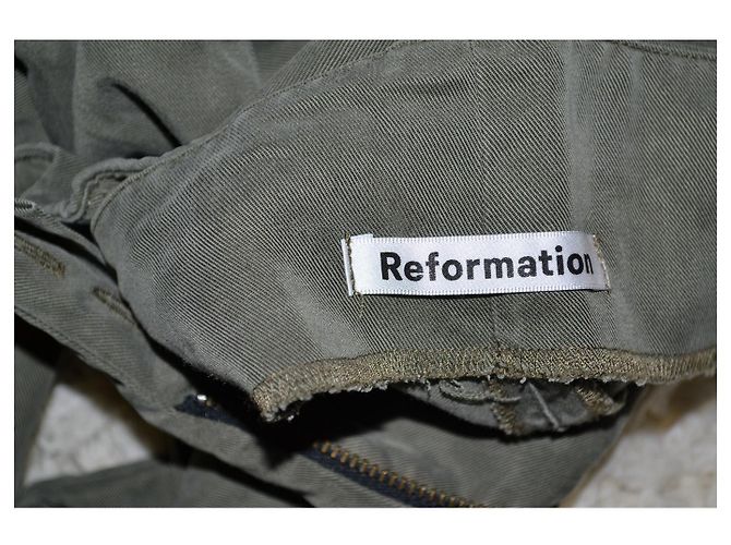 Reformation Tencel Hose mit hoher Taille Khaki - Ansicht 5