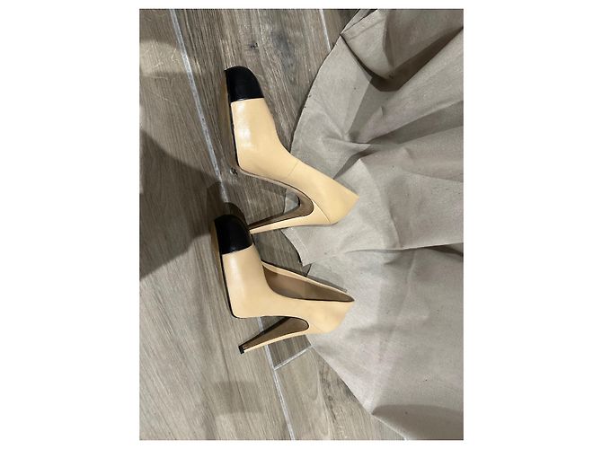 Décolleté Chanel in pelle beige - vista 3