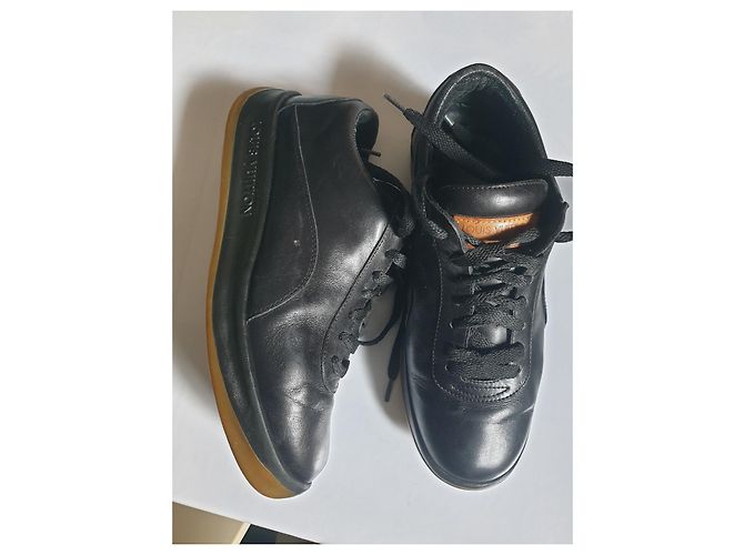Louis Vuitton Derbie Scarpe Stringate Nere in Pelle Nero - vista 2
