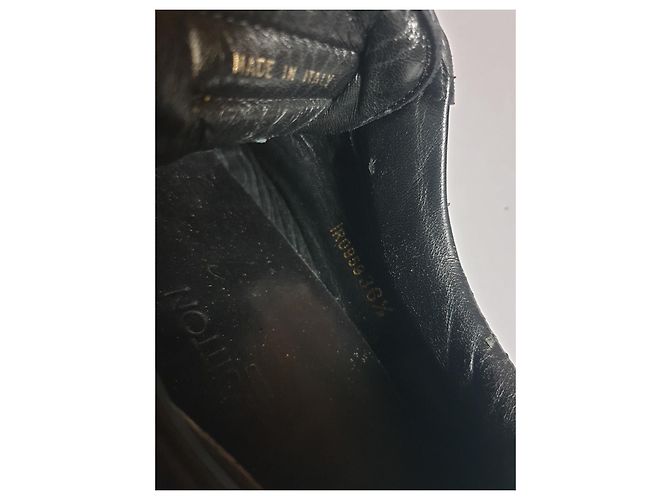 Louis Vuitton Derbie Scarpe Stringate Nere in Pelle Nero - vista 3