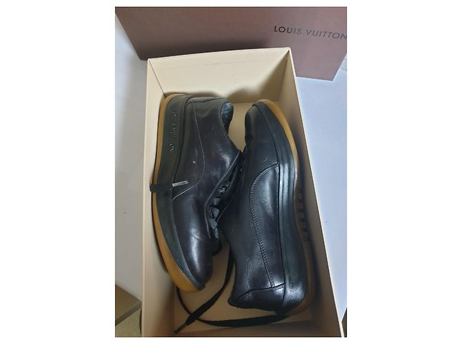 Louis Vuitton Derbie Scarpe Stringate Nere in Pelle Nero - vista 4