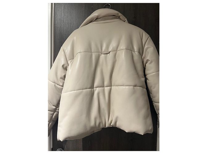 Abrigo Nanushka de piel beige - vista 2